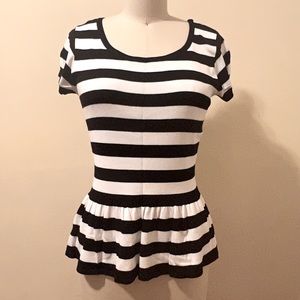 New Guess knit top - Size M